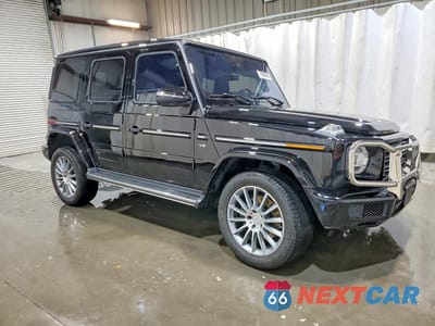 Czwarte zdjęcie samochodu z boku: 2023 MERCEDES-BENZ G 550 VIN:W1NYC6BJ4PX475440 - miniatura