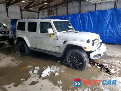 Czwarte zdjęcie samochodu z boku: 2021 JEEP WRANGLER UNLIMITED SAHARA VIN:1C4HJXEG5MW524505 - miniatura