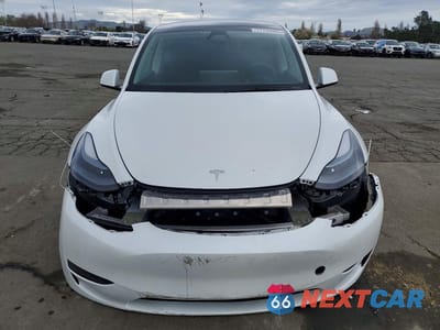 Piąte zdjęcie samochodu w środku: 2025 TESLA MODEL Y VIN:7SAYGDED0SF276431 - miniatura