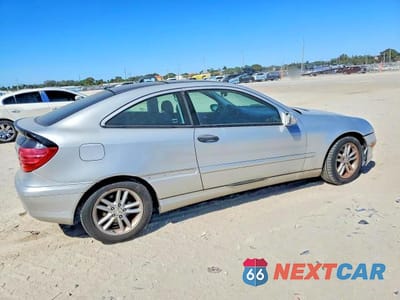 Trzecie zdjęcie samochodu z tyłu: 2002 MERCEDES-BENZ C 230K SPORT COUPE VIN:WDBRN47J92A292631 - miniatura