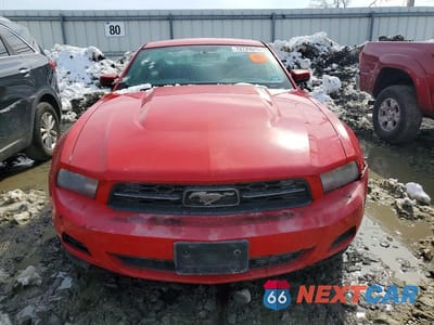 Piąte zdjęcie samochodu w środku: 2010 FORD MUSTANG VIN:1ZVBP8AN7A5118819 - miniatura