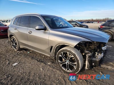 Czwarte zdjęcie samochodu z boku: 2024 BMW X5 XDRIVE40I VIN:5UX23EU08R9W14129 - miniatura