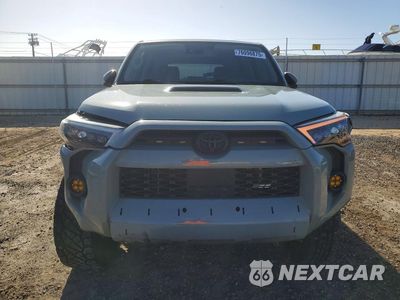 Piąte zdjęcie samochodu w środku: 2022 TOYOTA 4RUNNER SR5/SR5 PREMIUM VIN:JTEPU5JR4N6069125 - miniatura