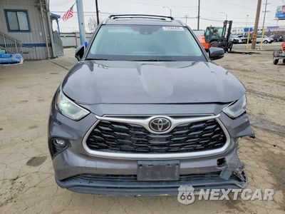 Piąte zdjęcie samochodu w środku: 2022 TOYOTA HIGHLANDER XLE VIN:5TDHZRAH8NS131201 - miniatura