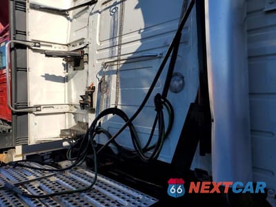 Zdjęcie 6 z 10 samochodu: 2020 VOLVO VNL SEMI TRUCK VIN:4V4NC9EH7LN229304 - miniatura