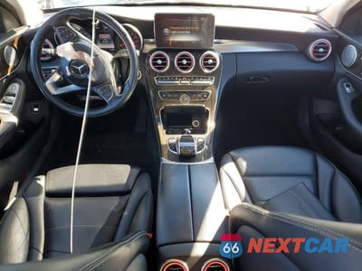 Zdjęcie 8 z 11 samochodu: 2015 MERCEDES-BENZ C 300 4MATIC VIN:55SWF4KBXFU008419 - miniatura