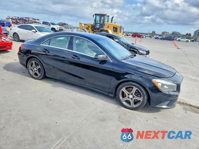 Czwarte zdjęcie samochodu z boku: 2014 MERCEDES-BENZ CLA 250 4MATIC VIN:WDDSJ4GB0EN101219 - miniatura