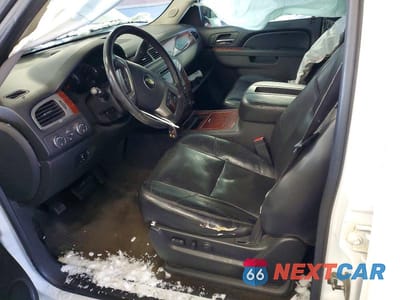 Zdjęcie 7 z 13 samochodu: 2011 CHEVROLET SUBURBAN K1500 LTZ VIN:1GNSKKE36BR343743 - miniatura