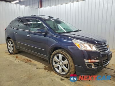 Czwarte zdjęcie samochodu z boku: 2017 CHEVROLET TRAVERSE PREMIER VIN:1GNKRJKD7HJ181180 - miniatura