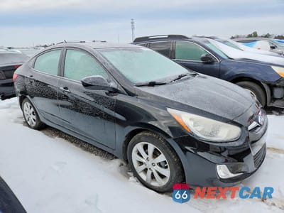 Czwarte zdjęcie samochodu z boku: 2013 HYUNDAI ACCENT GLS VIN:KMHCU4AEXDU380607 - miniatura