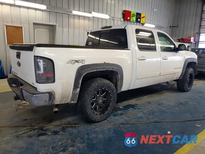 Trzecie zdjęcie samochodu z tyłu: 2007 CHEVROLET SILVERADO K1500 CREW CAB VIN:2GCEK13M671545476 - miniatura