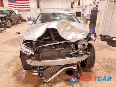 Piąte zdjęcie samochodu w środku: 2019 VOLVO XC60 T5 VIN:LYV102RK3KB233297 - miniatura