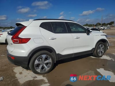 Trzecie zdjęcie samochodu z tyłu: 2026 VOLVO XC40 PLUS VIN:YV4L12UC0T2700326 - miniatura
