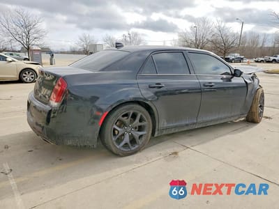 Trzecie zdjęcie samochodu z tyłu: 2022 CHRYSLER 300 S VIN:2C3CCABG2NH158707 - miniatura