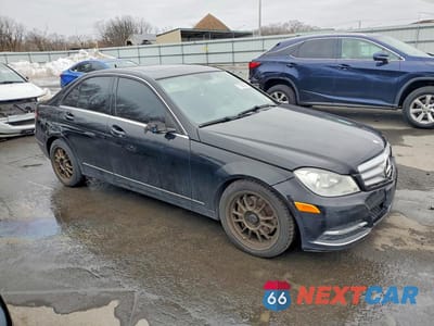Czwarte zdjęcie samochodu z boku: 2013 MERCEDES-BENZ C 300 4MATIC VIN:WDDGF8ABXDR269612 - miniatura
