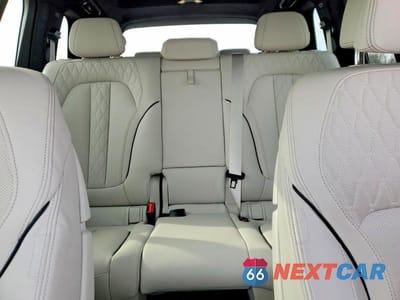 Zdjęcie 10 z 13 samochodu: 2025 BMW X7 M60I VIN:5UX33EM07S9X58023 - miniatura