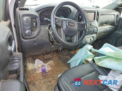 Zdjęcie 8 z 13 samochodu: 2022 GMC SIERRA K1500 VIN:3GTUUAED1NG541827 - miniatura