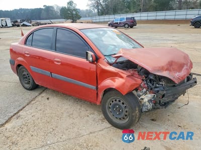 Czwarte zdjęcie samochodu z boku: 2008 KIA RIO BASE VIN:KNADE123586319819 - miniatura