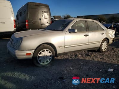 1999 MERCEDES-BENZ E 320 WDBJF65H3XA858165 - główne zdjęcie licytacji z USA - miniatura