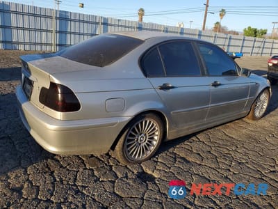 Trzecie zdjęcie samochodu z tyłu: 2001 BMW 325 I VIN:WBAEV33442KL76969 - miniatura