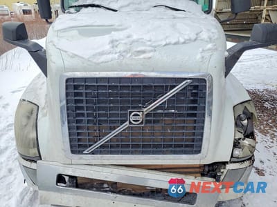 Zdjęcie 7 z 10 samochodu: 2013 VOLVO VN VNL VIN:4V4NC9EH3DN566814 - miniatura