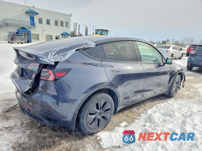 Trzecie zdjęcie samochodu z tyłu: 2024 TESLA MODEL Y VIN:LRWYGDEE1RC670790 - miniatura