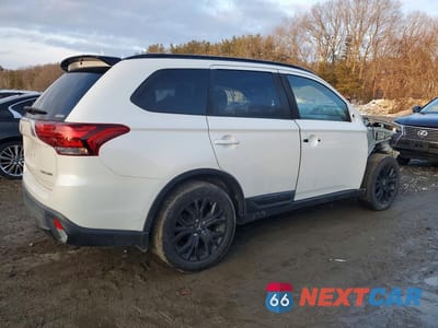 Trzecie zdjęcie samochodu z tyłu: 2018 MITSUBISHI OUTLANDER SE VIN:JA4AZ3A33JZ035871 - miniatura