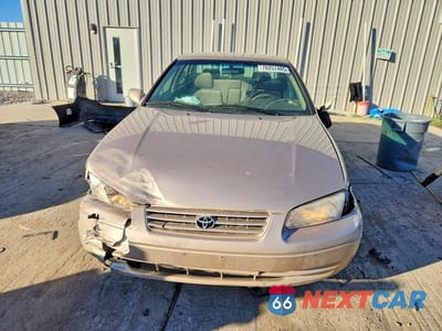 Piąte zdjęcie samochodu w środku: 1998 TOYOTA CAMRY LE VIN:4T1BG28K4WU842861 - miniatura