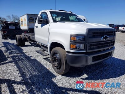 Czwarte zdjęcie samochodu z boku: 2023 CHEVROLET SILVERADO MEDIUM DUTY VIN:1HTKHPVK3PH565720 - miniatura