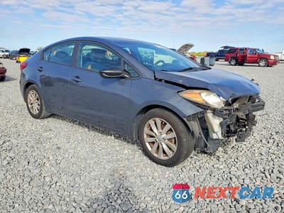 Czwarte zdjęcie samochodu z boku: 2016 KIA FORTE LX VIN:KNAFX4A63G5580838 - miniatura
