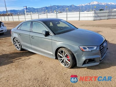 Czwarte zdjęcie samochodu z boku: 2017 AUDI S3 PRESTIGE VIN:WAUF1GFF7H1027405 - miniatura