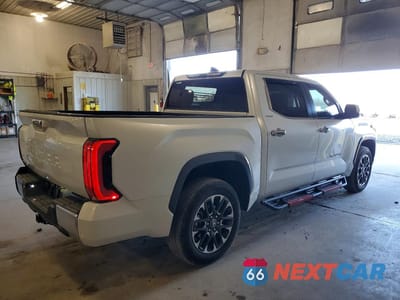 Trzecie zdjęcie samochodu z tyłu: 2026 TOYOTA TUNDRA LIMITED VIN:5TFJA5DB1TX365955 - miniatura