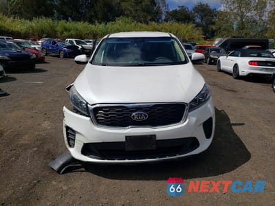 Piąte zdjęcie samochodu w środku: 2019 KIA SORENTO VIN:5XYPG4A57KG490414 - miniatura