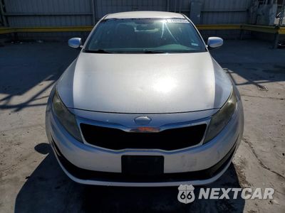 Piąte zdjęcie samochodu w środku: 2013 KIA OPTIMA LX VIN:5XXGM4A72DG129402 - miniatura