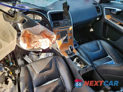 Zdjęcie 8 z 12 samochodu: 2017 VOLVO XC60 T5 INSCRIPTION VIN:YV440MDU2H2149349 - miniatura