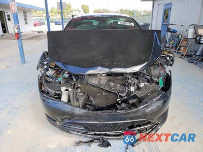 Piąte zdjęcie samochodu w środku: 2016 CHRYSLER 200 S VIN:1C3CCCBB2GN123689 - miniatura