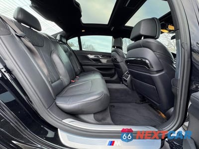 Zdjęcie 6 z 10 samochodu: 2018 BMW 750 I VIN:WBA7F0C55JGM22551 - miniatura