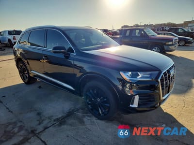 Czwarte zdjęcie samochodu z boku: 2020 AUDI Q7 PREMIUM PLUS VIN:WA1LXAF71LD008134 - miniatura