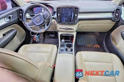 Zdjęcie 8 z 11 samochodu: 2019 VOLVO XC40 T4 MOMENTUM VIN:YV4AC2HK5K2047770 - miniatura