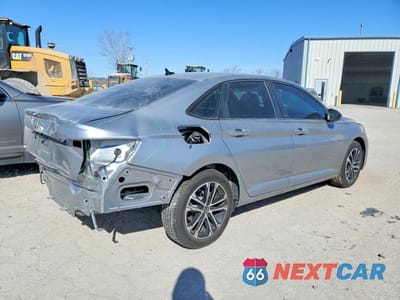 Trzecie zdjęcie samochodu z tyłu: 2025 VOLKSWAGEN JETTA SPORT VIN:3VWBX7BU8SM084918 - miniatura