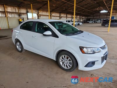 Czwarte zdjęcie samochodu z boku: 2017 CHEVROLET SONIC LT VIN:1G1JD5SH6H4124389 - miniatura