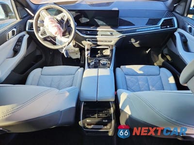 Zdjęcie 8 z 13 samochodu: 2025 BMW X5 XDRIVE40I VIN:5UX23EU06S9X87170 - miniatura