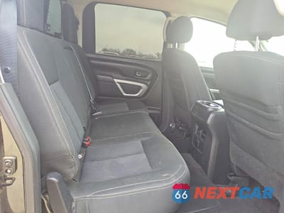 Zdjęcie 10 z 12 samochodu: 2017 NISSAN TITAN SV VIN:1N6AA1E61HN500555 - miniatura