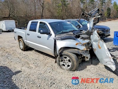 Czwarte zdjęcie samochodu z boku: 2006 DODGE DAKOTA QUAD SLT VIN:1D7HW48K06S678068 - miniatura