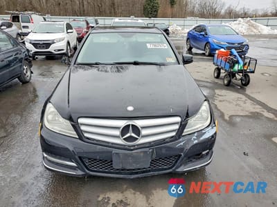 Piąte zdjęcie samochodu w środku: 2013 MERCEDES-BENZ C 300 4MATIC VIN:WDDGF8ABXDR269612 - miniatura
