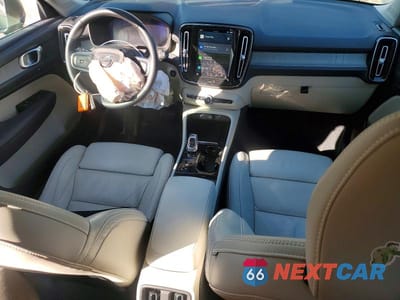 Zdjęcie 8 z 12 samochodu: 2023 VOLVO XC40 PLUS VIN:YV4L12UN4P2085898 - miniatura