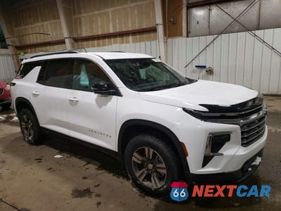 Czwarte zdjęcie samochodu z boku: 2025 CHEVROLET TRAVERSE LT VIN:1GNEVGRS9SJ305666 - miniatura