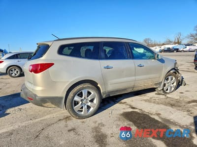 Trzecie zdjęcie samochodu z tyłu: 2012 CHEVROLET TRAVERSE LT VIN:1GNKRGED3CJ274396 - miniatura