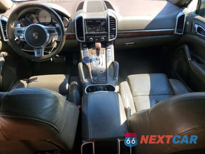 Zdjęcie 8 z 11 samochodu: 2012 PORSCHE CAYENNE S HYBRID VIN:WP1AE2A27CLA91108 - miniatura
