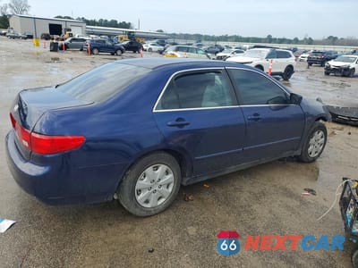 Trzecie zdjęcie samochodu z tyłu: 2003 HONDA ACCORD LX VIN:1HGCM56303A081632 - miniatura